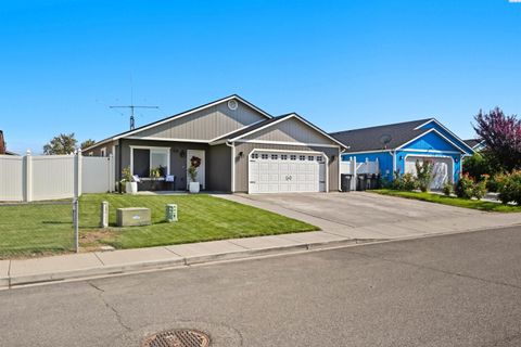Photo of 323 N Charles Ave, Pasco, WA 99301 (MLS # 287818)