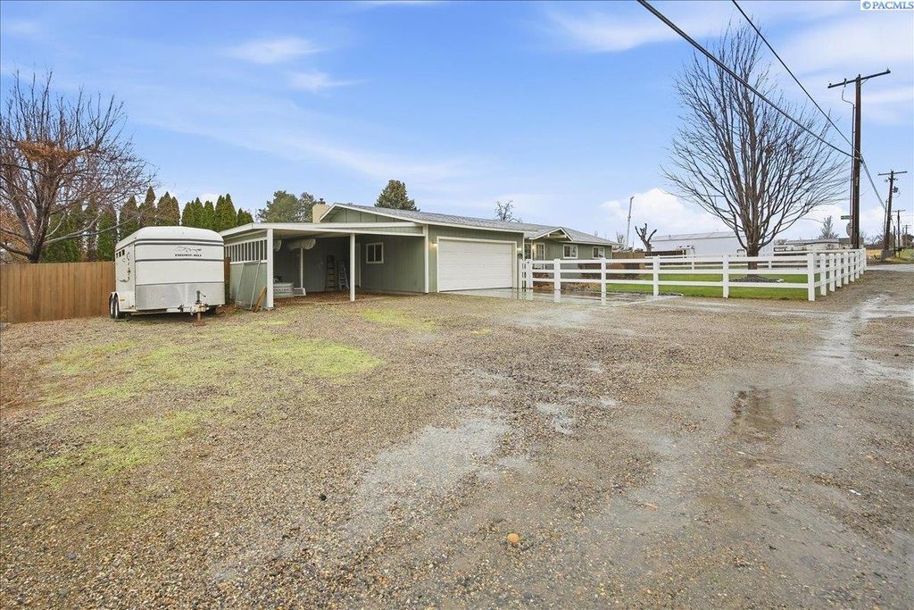 Photo of 2416 Road 60, Pasco, WA 99301 (MLS # 289481)