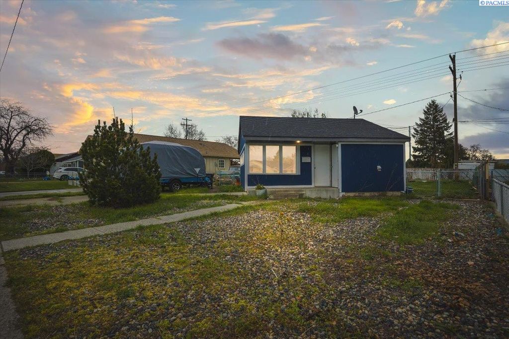 Photo of 1520 Perkins Avenue, Richland, WA 99354 (MLS # 291826)