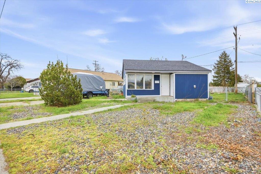 Photo of 1520 Perkins Avenue, Richland, WA 99354 (MLS # 291826)