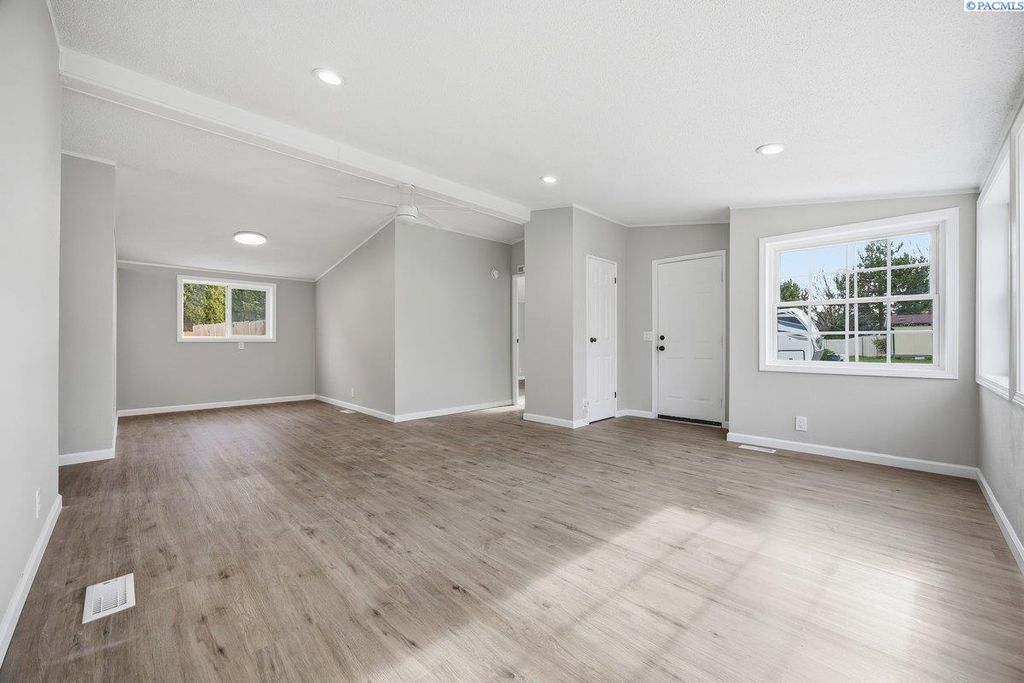 Photo of 8612 W Arrowhead Ave, Kennewick, WA 99336 (MLS # 289771)