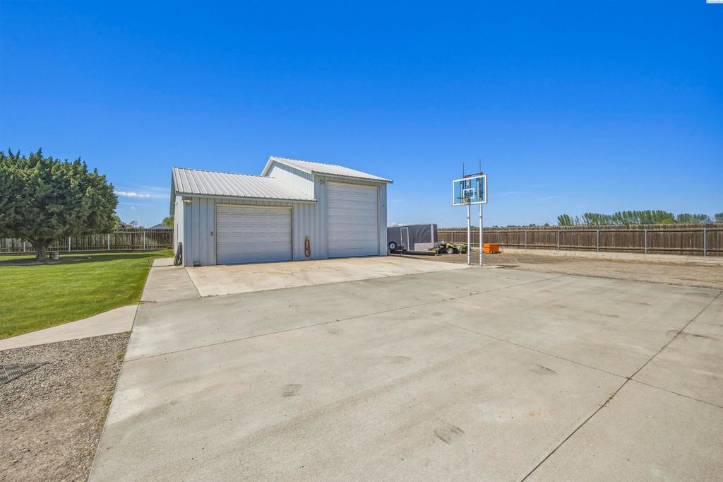 Photo of 3717 W Wernett Road, Pasco, WA 99301 (MLS # 292490)
