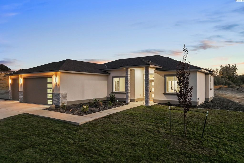 Photo of 4090 Kingwood St, Kennewick, WA 99337 (MLS # 291444)