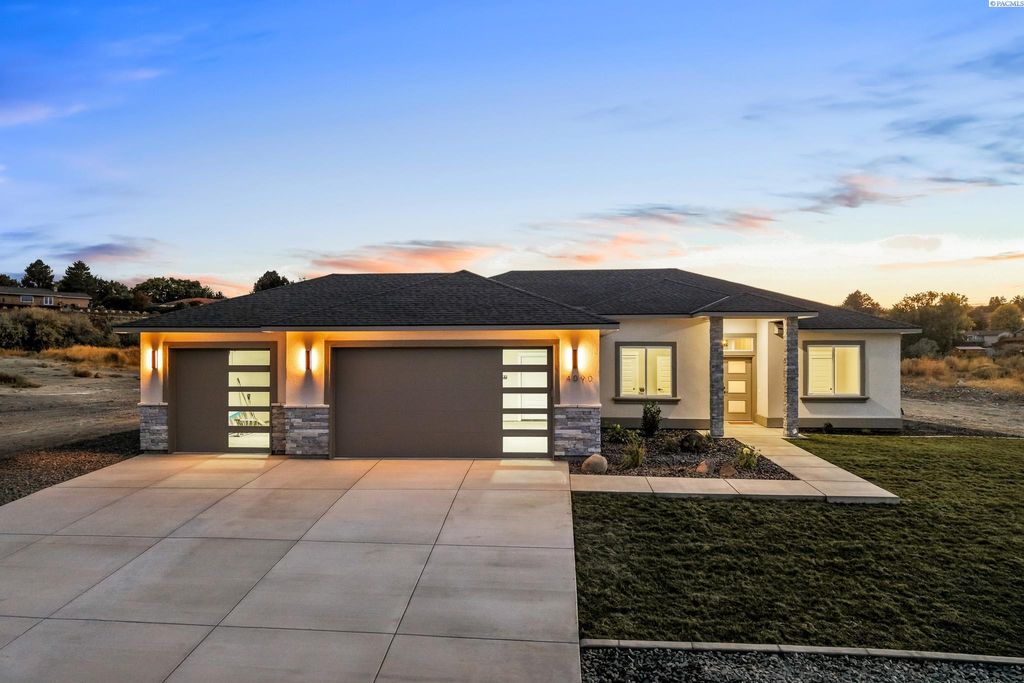 Photo of 4090 Kingwood St, Kennewick, WA 99337 (MLS # 291444)