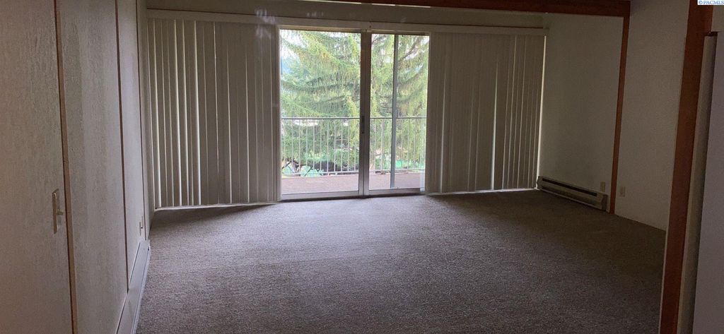 Photo of 1220 NW State St. #14 St, Pullman, WA 99163 (MLS # 290502)