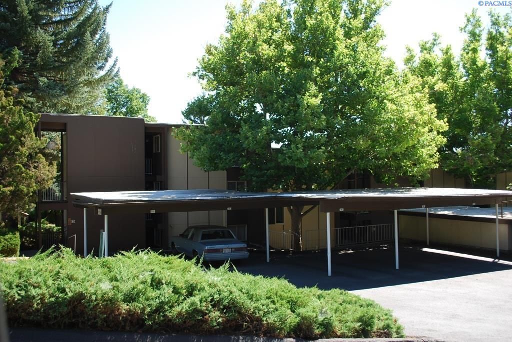 Photo of 1220 NW State St. #14 St, Pullman, WA 99163 (MLS # 290502)