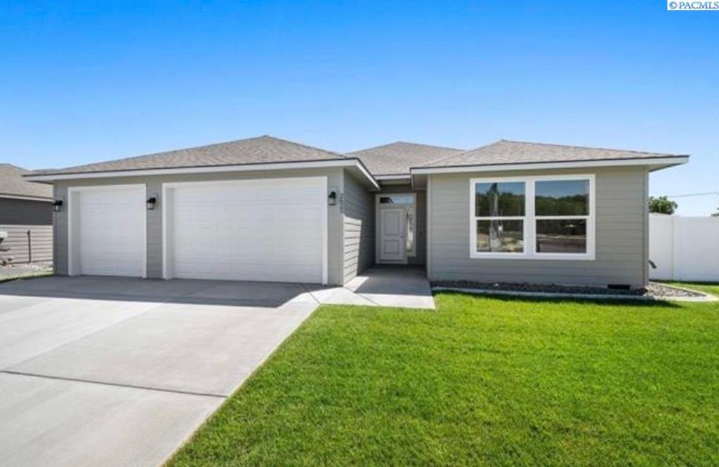 Photo of 2838 S Alaska St, Kennewick, WA 99338 (MLS # 289910)