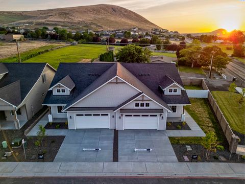 Photo of 4529 Grove Court, West Richland, WA 99353 (MLS # 293343)