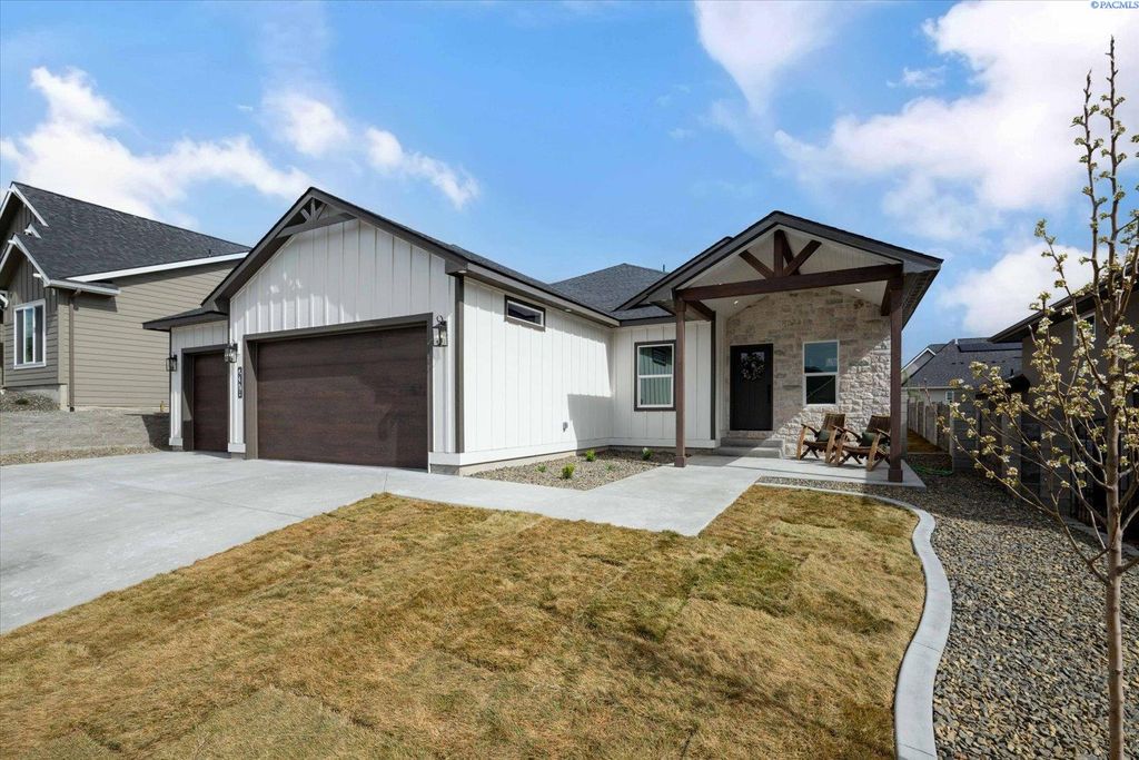 Photo of 2378 Waterhill Avenue, Richland, WA 99352 (MLS # 291437)