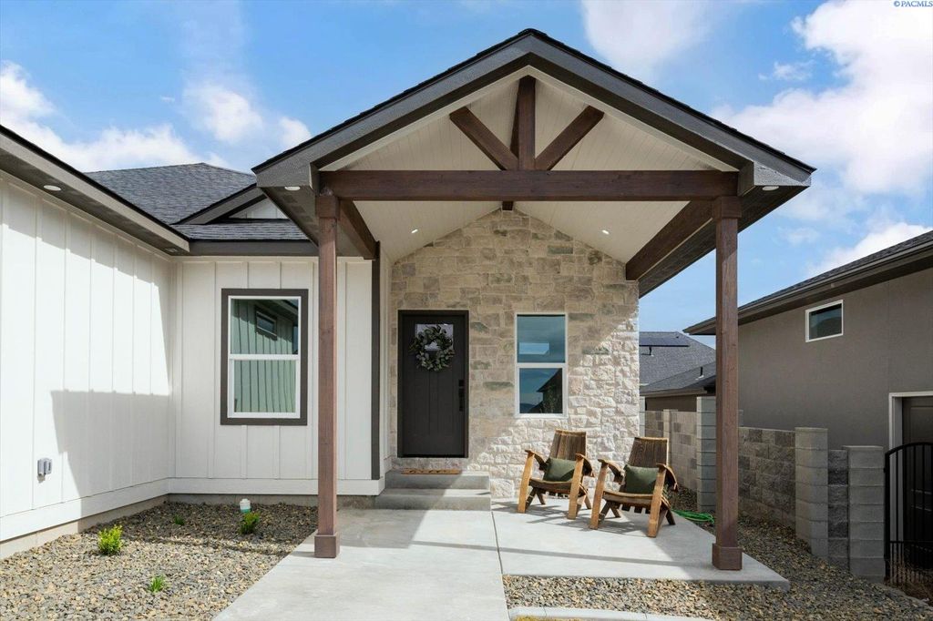 Photo of 2378 Waterhill Avenue, Richland, WA 99352 (MLS # 291437)