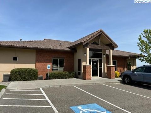 Photo of 7139 W Hood Place #201, Kennewick, WA 99336 (MLS # 288352)