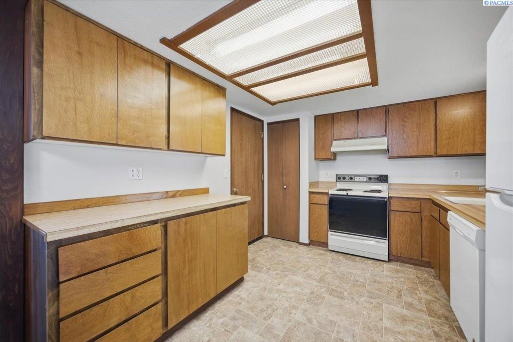 Photo of 3621 W Pearl St, Pasco, WA 99301 (MLS # 292183)