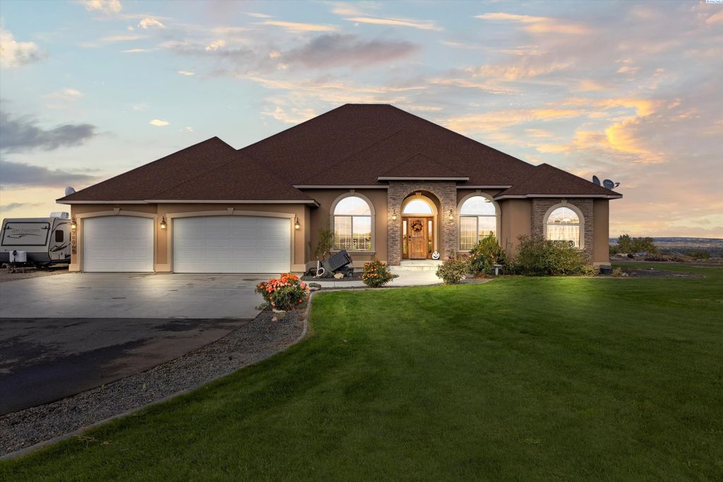 Photo of 70516 E 680 Pr Ne Pr, Richland, WA 99352 (MLS # 293046)