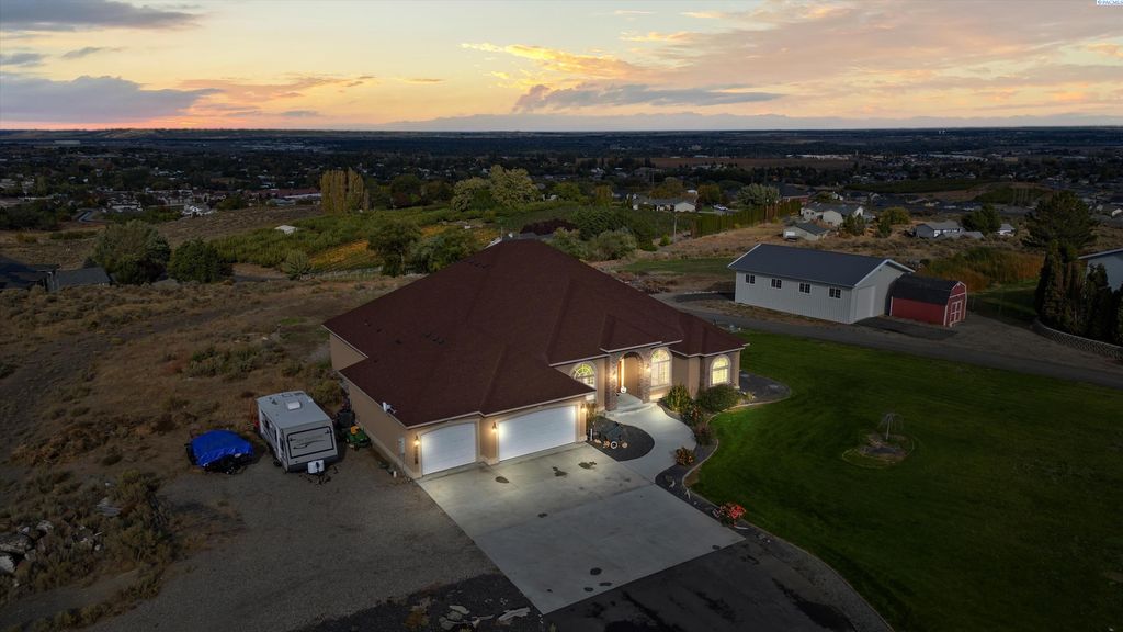 Photo of 70516 E 680 Pr Ne Pr, Richland, WA 99352 (MLS # 293046)