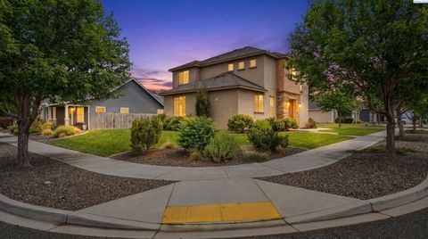 Photo of 4562 Barbera St, Richland, WA 99352 (MLS # 289993)