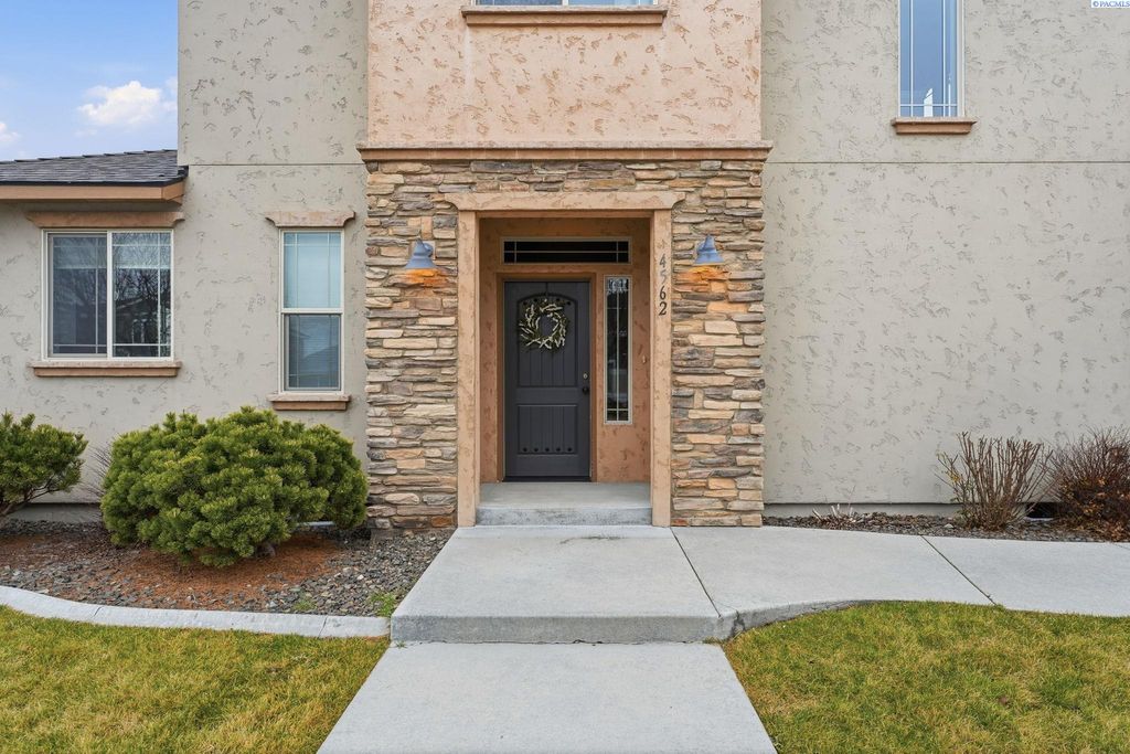 Photo of 4562 Barbera St, Richland, WA 99352 (MLS # 289993)