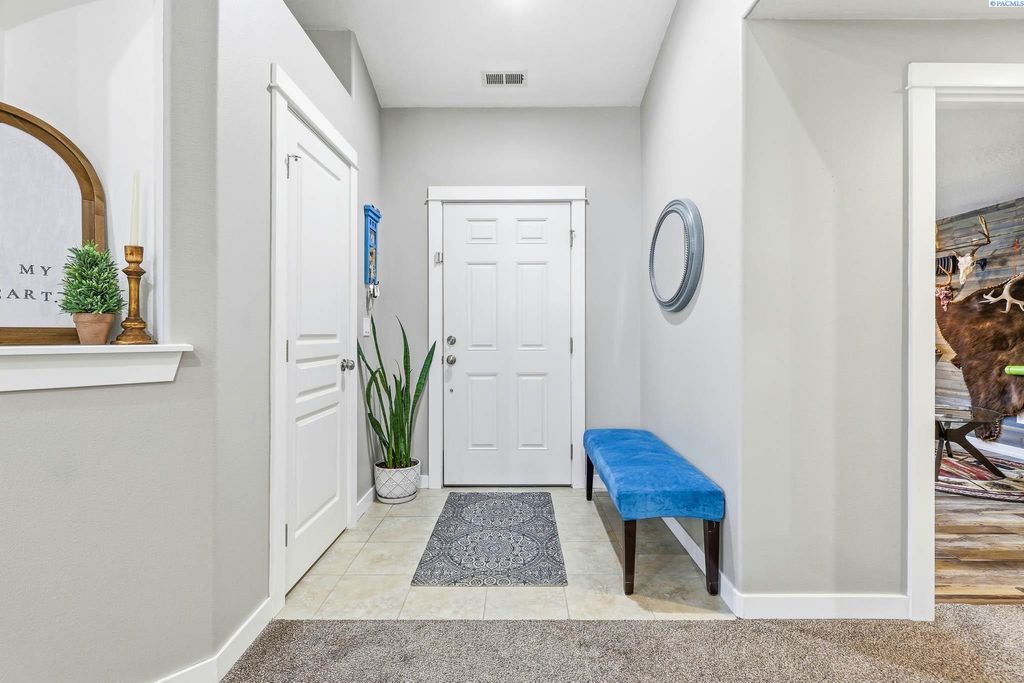 Photo of 6010 Pimlico Dr, Pasco, WA 99301 (MLS # 289748)