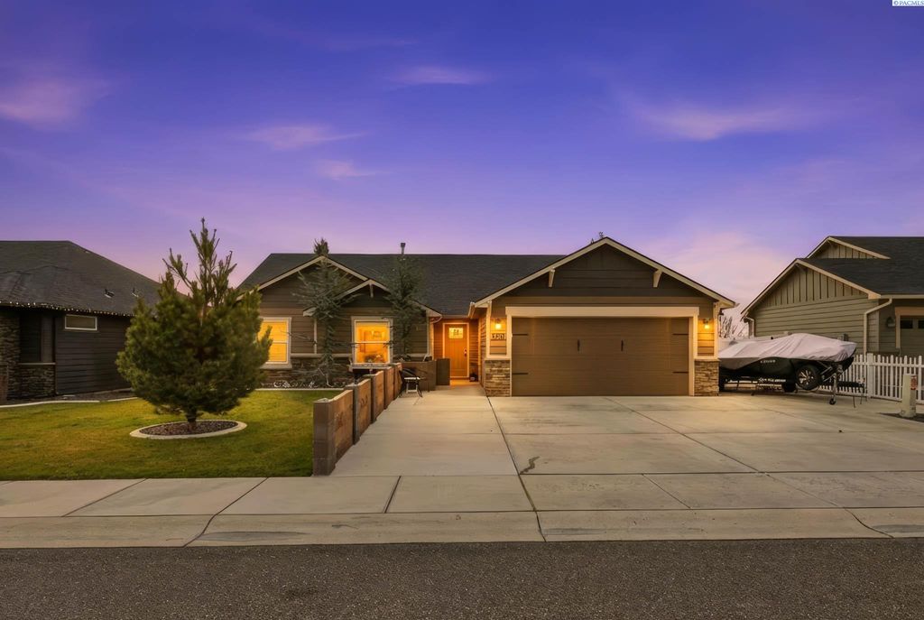 Photo of 6010 Pimlico Dr, Pasco, WA 99301 (MLS # 289748)
