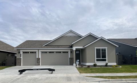 Photo of 2948 Vistara Way, Richland, WA 99354 (MLS # 290355)