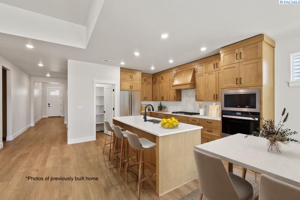 Photo of 2948 Vistara Way, Richland, WA 99354 (MLS # 290355)