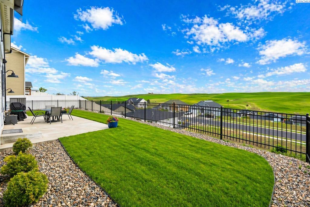 Photo of 625 SW Cayuse Court, Pullman, WA 99163 (MLS # 292359)