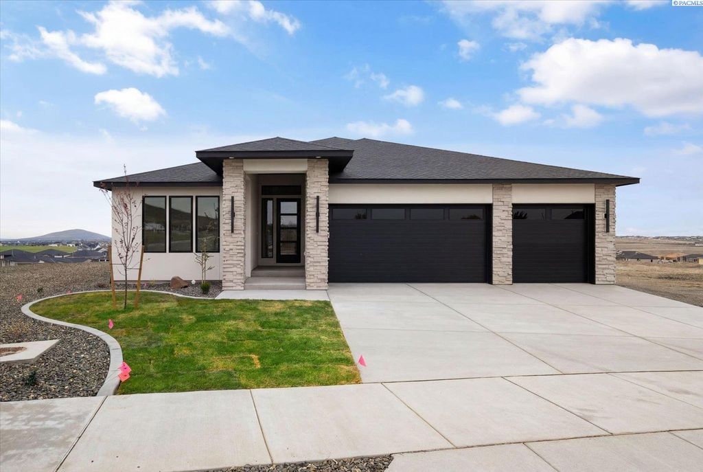 Photo of 3702 Allison Way #197, Richland, WA 99352 (MLS # 291719)