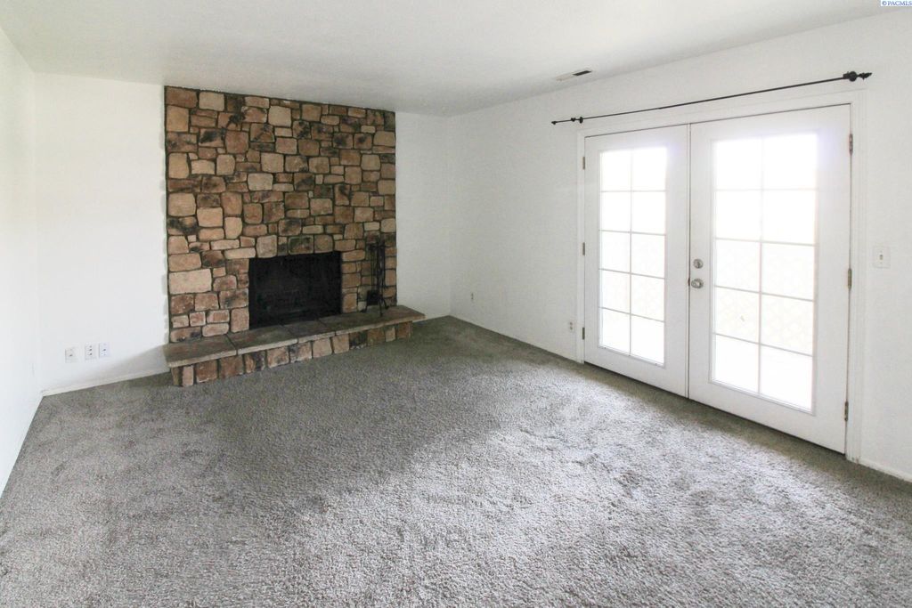 Photo of 6818 W 1st Avenue #B, Kennewick, WA 99336 (MLS # 287144)