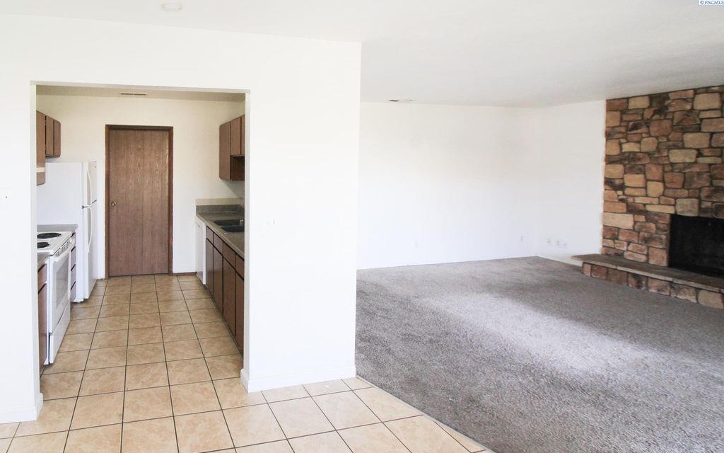 Photo of 6818 W 1st Avenue #B, Kennewick, WA 99336 (MLS # 287144)