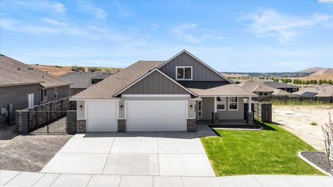 Photo of 2874 S Alaska St, Kennewick, WA 99338 (MLS # 293276)