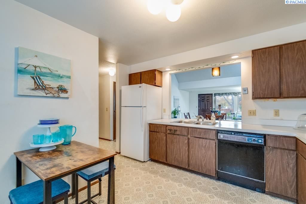 Photo of 2459 Marine Ct, Richland, WA 99354 (MLS # 289323)