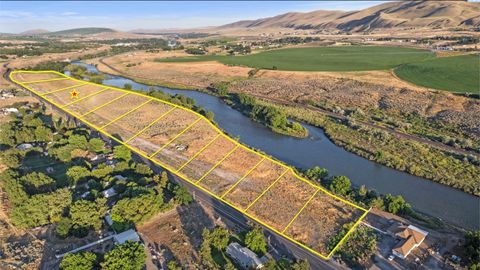 Photo of 15649 Old Inland Empire Hwy, Benton City, WA 99320 (MLS # 291076)