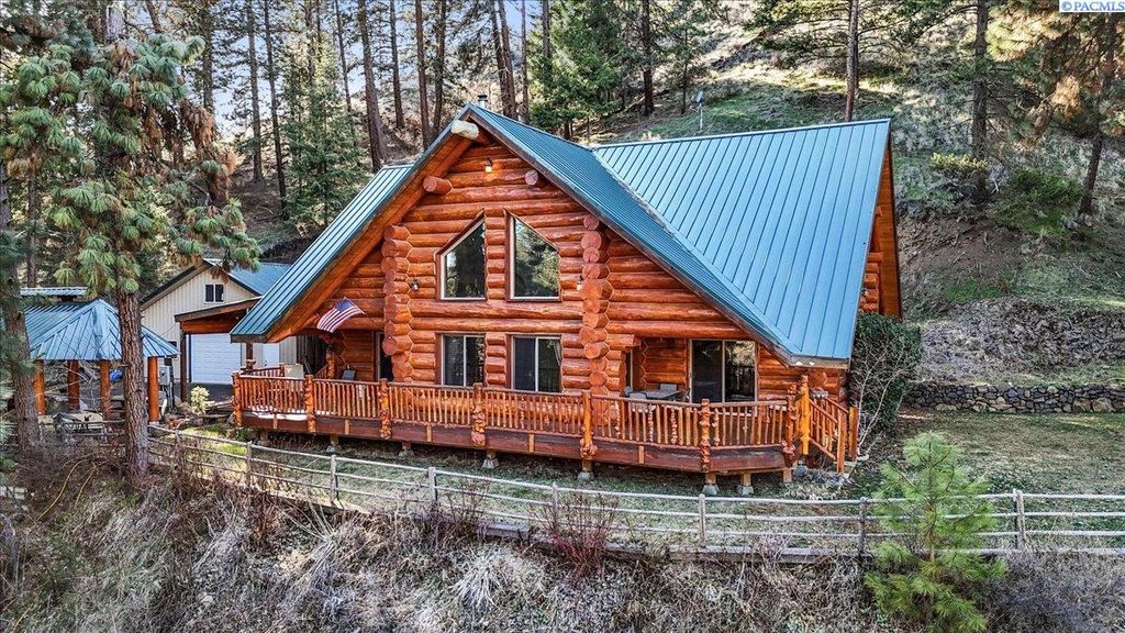 Photo of 4492 Nile Road, Naches, WA 98937 (MLS # 291914)