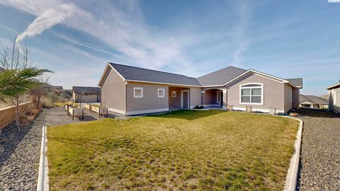 Photo of 6733 Caspian Place, West Richland, WA 99353 (MLS # 290943)