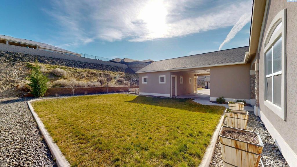 Photo of 6733 Caspian Place, West Richland, WA 99353 (MLS # 290943)