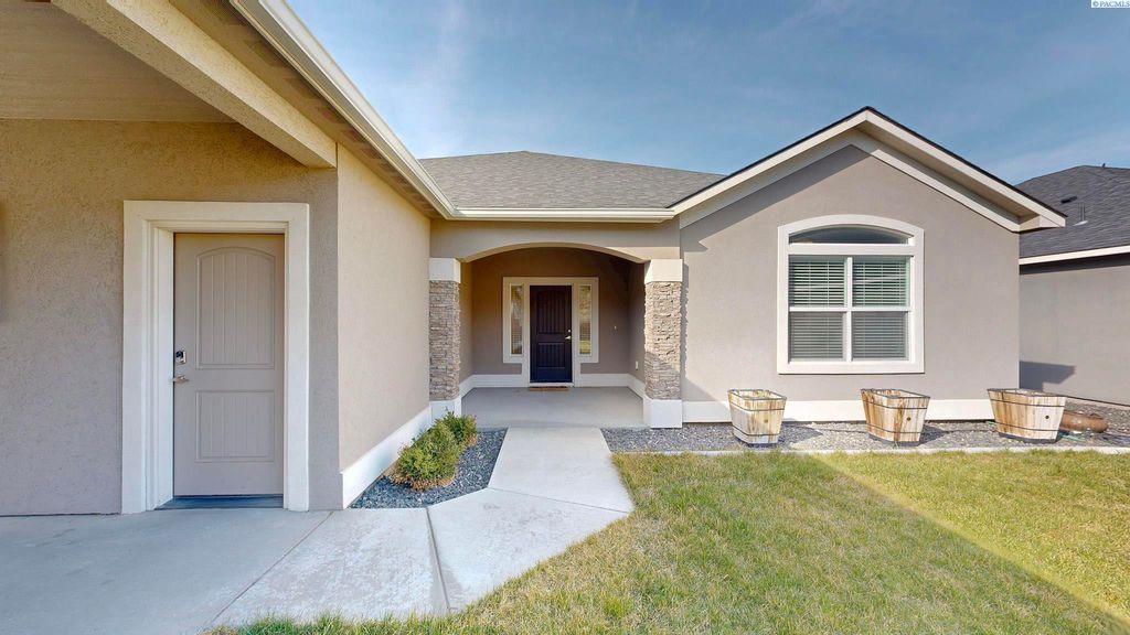 Photo of 6733 Caspian Place, West Richland, WA 99353 (MLS # 290943)