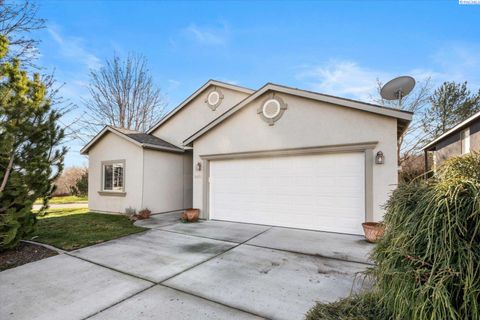 Photo of 2601 Eaglewatch Loop, Richland, WA 99354 (MLS # 290704)