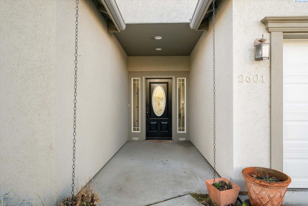 Photo of 2601 Eaglewatch Loop, Richland, WA 99354 (MLS # 290704)