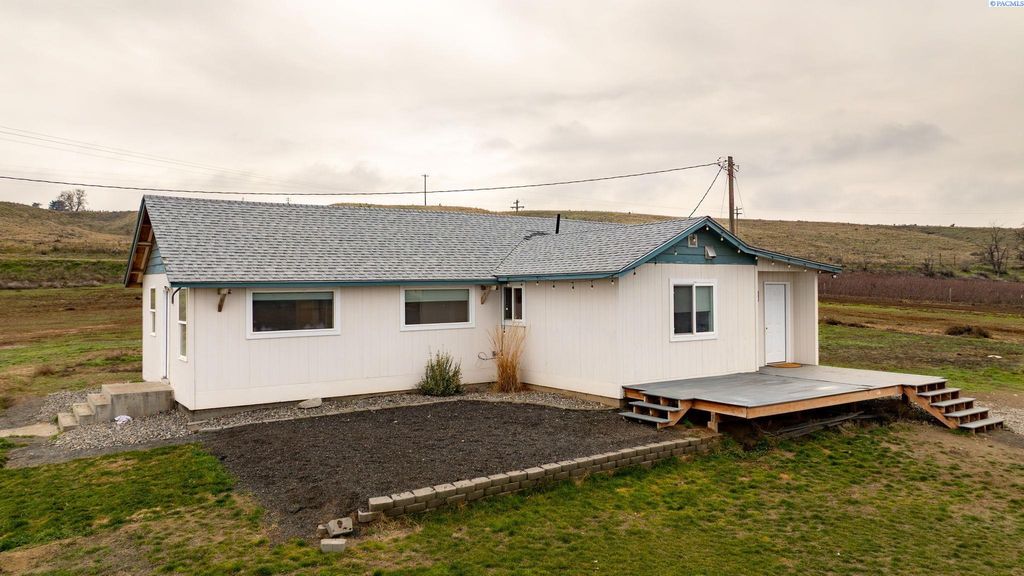 Photo of 28790 Hwy 22, Prosser, WA 99350 (MLS # 290258)