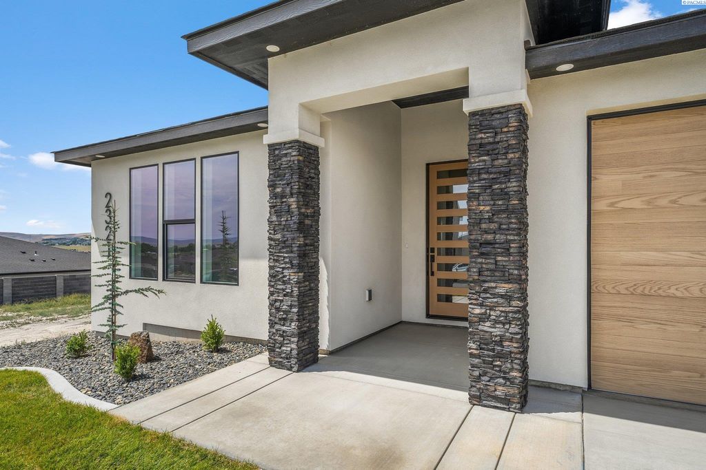 Photo of 2321 Waterhill Ave, Richland, WA 99352 (MLS # 290849)