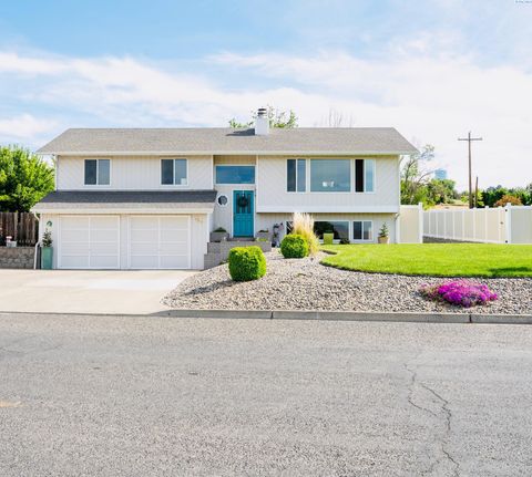 Photo of 625 NW Crescent Ave, Sunnyside, WA 98944 (MLS # 290790)