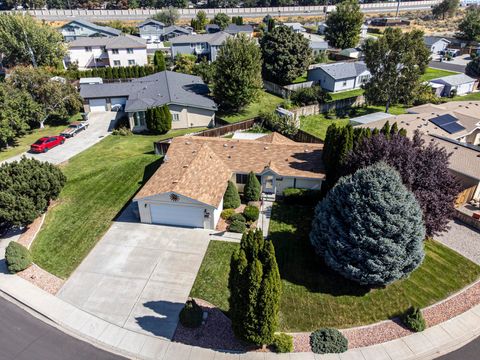 Photo of 574 Laurelbrook Ct, Richland, WA 99352 (MLS # 288468) Photo of 574 Laurelbrook Ct, Richland, WA 99352 (MLS # 288468)