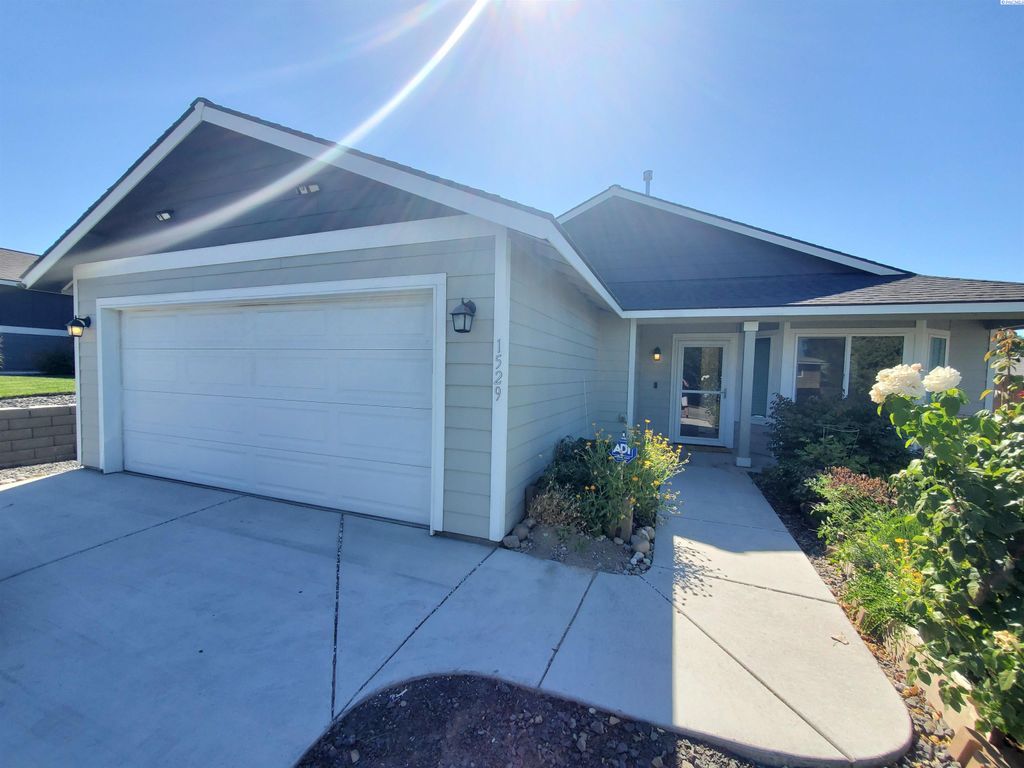 Photo of 1529 N Grant St, Kennewick, WA 99336 (MLS # 291087)