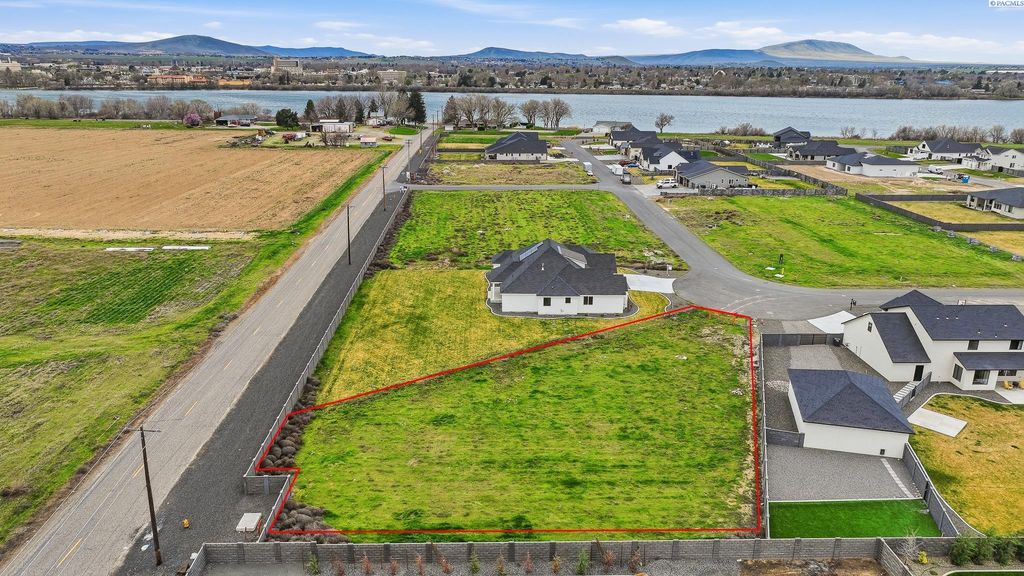Photo of 12700 Blackfoot Dr, Pasco, WA 99301 (MLS # 291586)