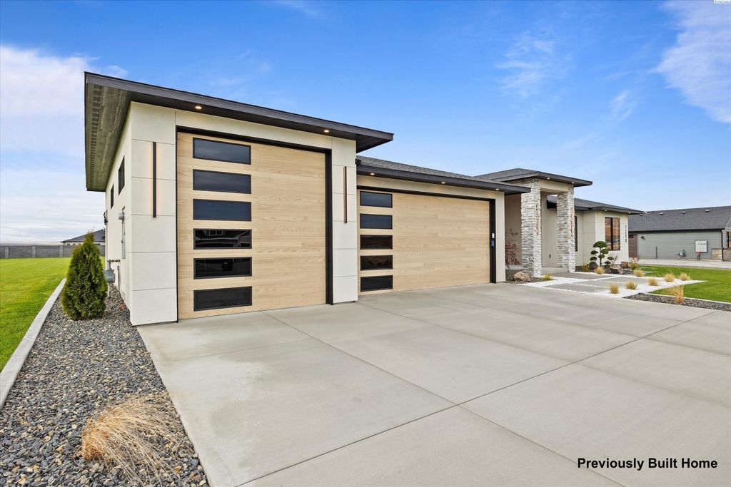 Photo of 12407 Furlong Ln, Kennewick, WA 99338 (MLS # 290336)