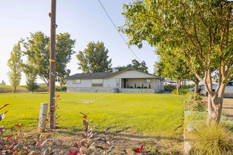 Photo of 691 Van Belle Rd, Granger, WA 98832 (MLS # 292044)