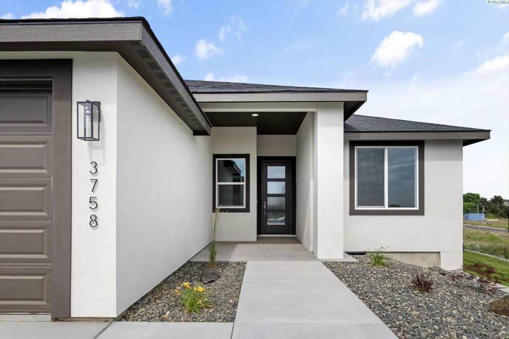 Photo of 3758 S Nelson St, Kennewick, WA 99338 (MLS # 289678)