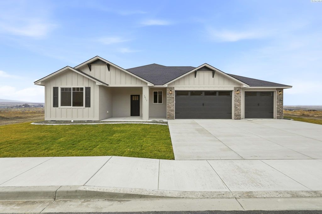 Photo of 1017 Thebes St, West Richland, WA 99353 (MLS # 289201)