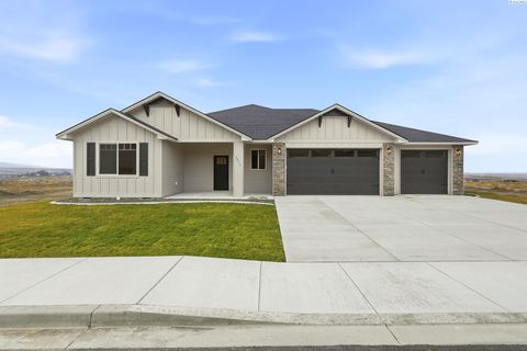 Photo of 1017 Thebes St, West Richland, WA 99353 (MLS # 289201)