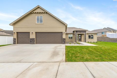 Photo of 6482 W 30th Pl, Kennewick, WA 99338 (MLS # 287986)