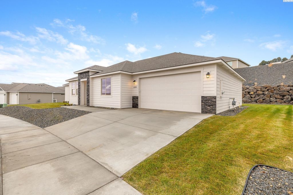 Photo of 6530 W 30th Pl, Kennewick, WA 99338 (MLS # 288675)